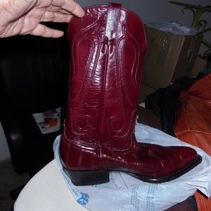 Men Eel skin cowboy boots and belt